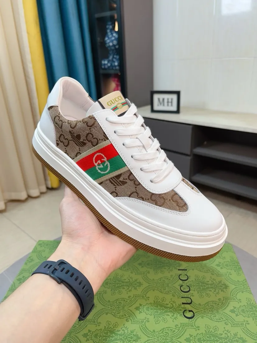 Men's shoes 💰420🌹🌹[GUCCI] Gucci's new lace-up casual men's shoes are on the market first, and the materials and workmanship are superior to all versions on the market. The highest quality shipped first-layer cowhide with imported original perforated materials➕genuine leather lining, privately molded soft outsole, high foot comfort, imported special materials highlight the brand's unique charm, high-end customization 38-44